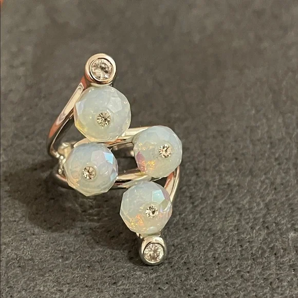 Women’s Ring - Picture 3 of 4